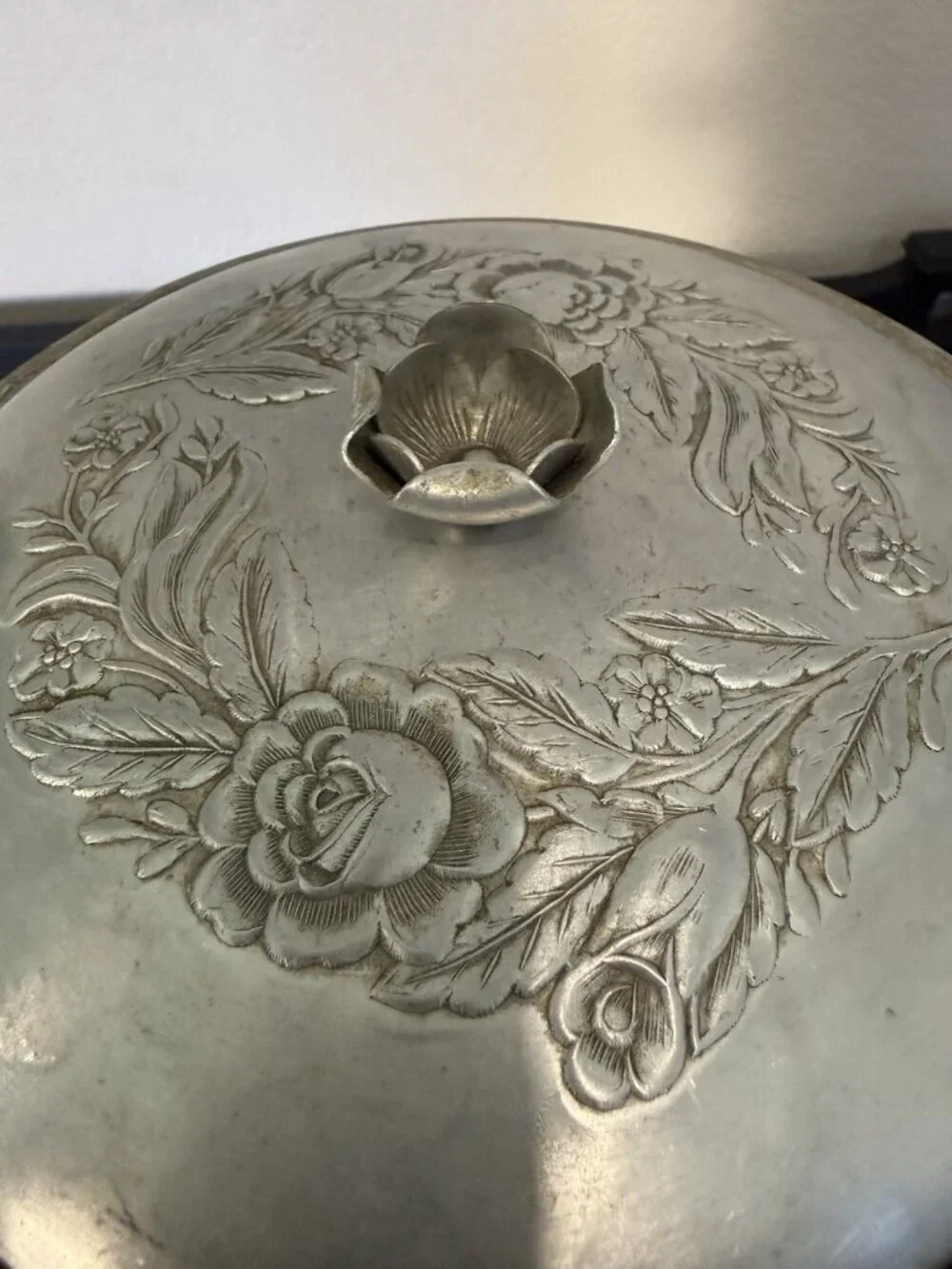 Everlast Forged Aluminum Ice Bucket w/ Lid Rose Pattern Hand Hammered MCM Vtg